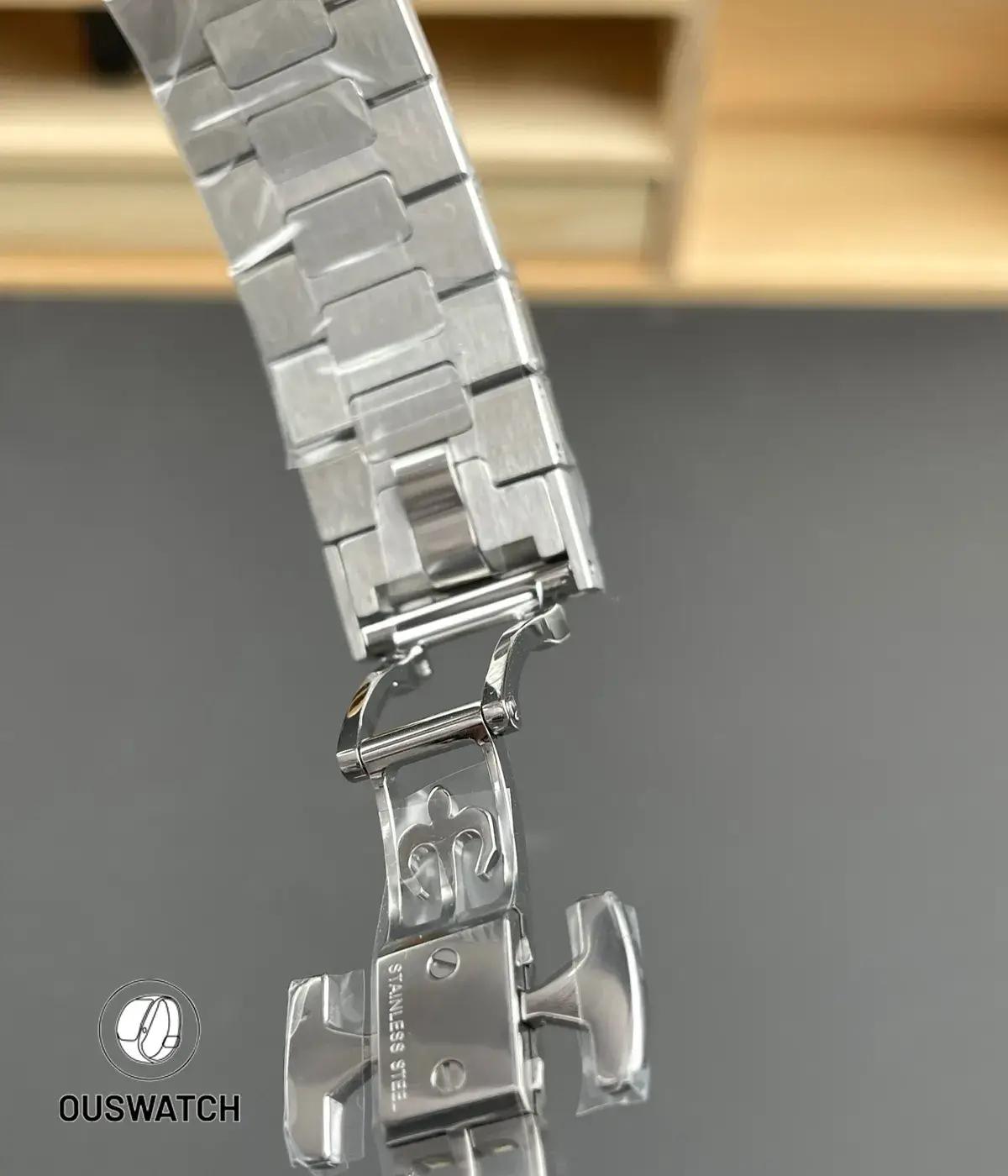 Inner structure of the stainless steel bracelet on Patek Nautilus 5712/1A replica watch