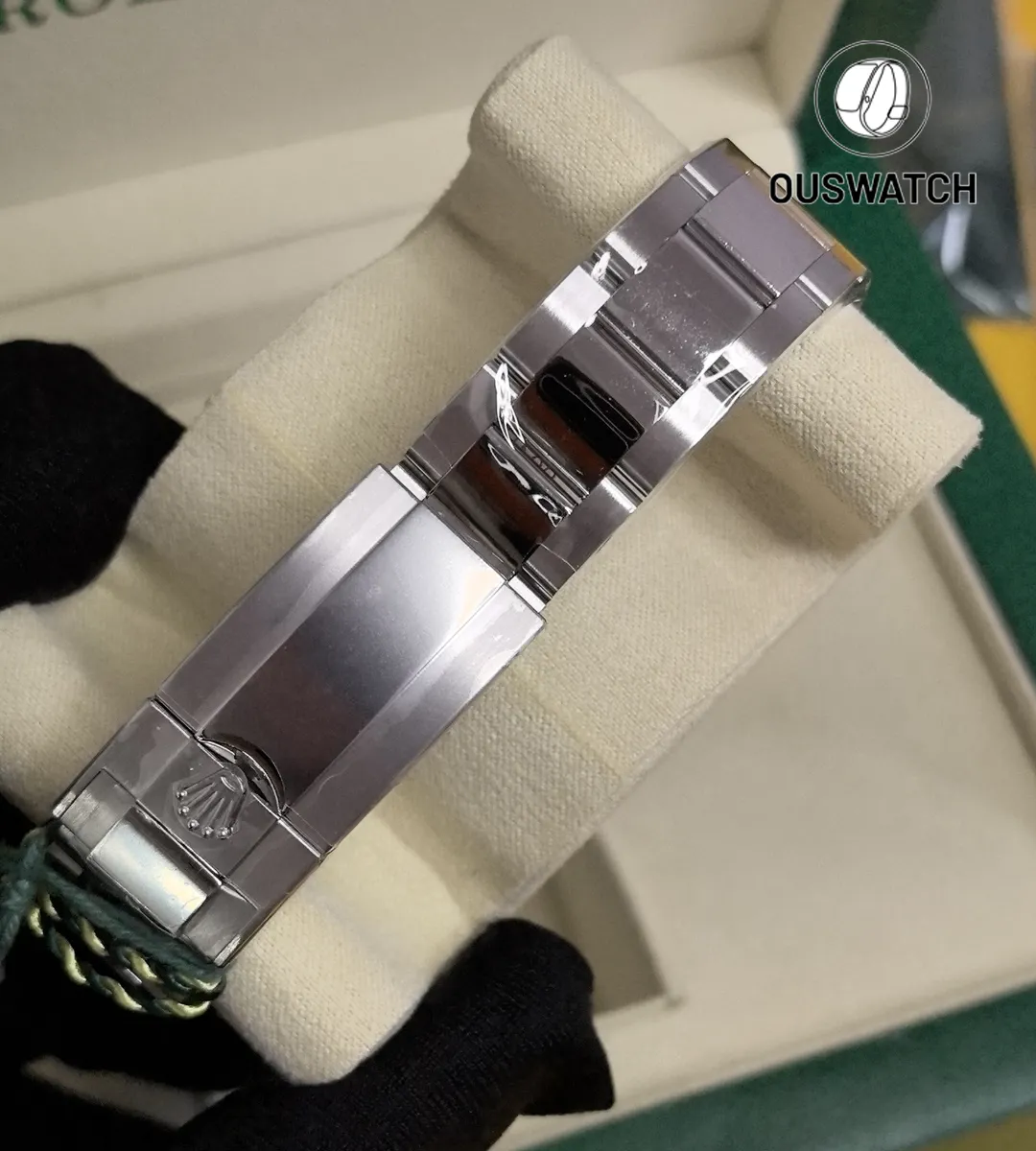 Rolex Daytona 116500LN featuring 904L stainless steel clasp design