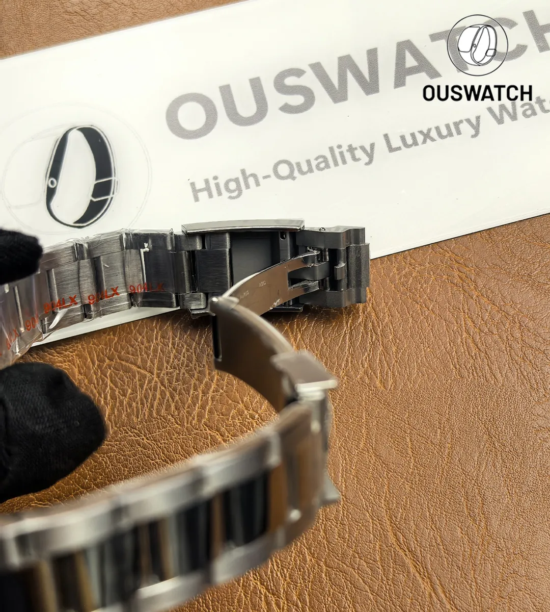 Macro detail of the folding clasp on Rolex Daytona Le Mans 126529LN-0001.