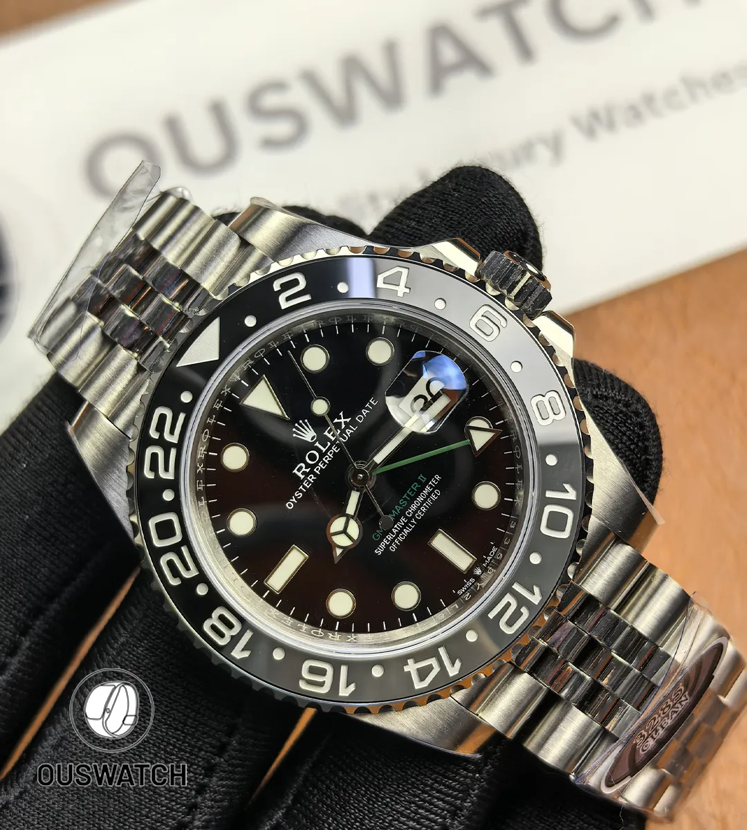 120° panoramic view of Rolex GMT-Master II 126710GRNR-0003 showing bezel, dial and bracelet.