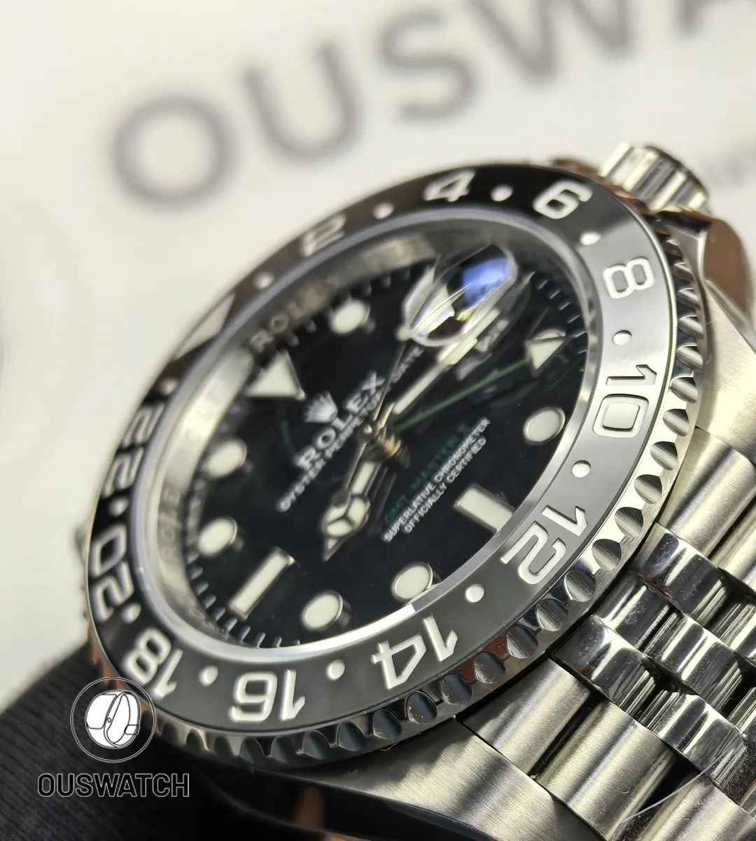 Bezel and stainless steel case detail of the Rolex GMT-Master II 126710GRNR-0003.