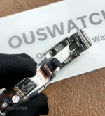 Fully unfolded folding clasp of the Jubilee bracelet on Rolex GMT-Master II 126710GRNR-0003.