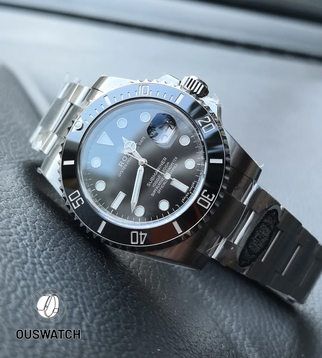 130° staged presentation of the Submariner 116610LN combining dial, bezel and bracelet flow in one frame.