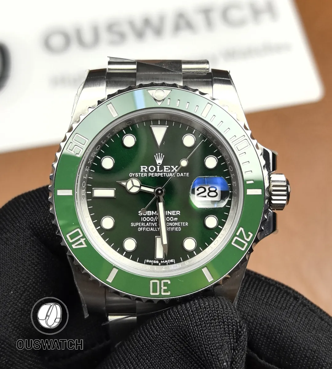 Clean front-facing presentation of the Submariner Hulk revealing bezel alignment and dial symmetry.