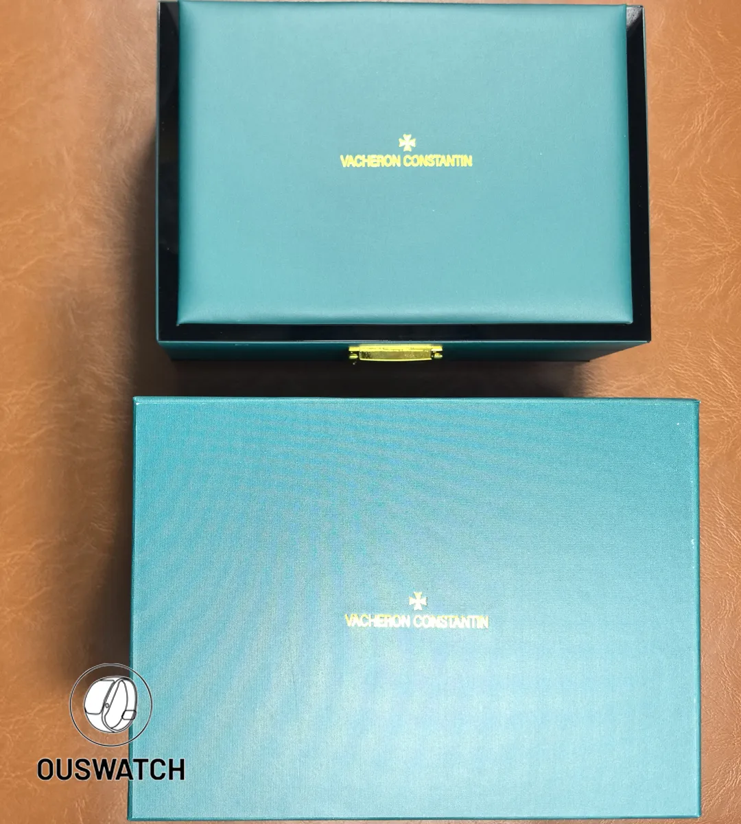 Blue presentation box for the Historiques 222 shown closed (branded packaging accent for product shots).