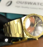 Close composition showing the gold bezel and lug geometry of the Historiques 222, emphasizing bezel chamfers.