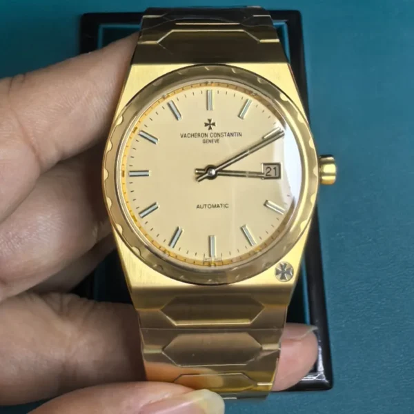 Vacheron Constantin Historiques 222 super clone in yellow gold — crisp front portrait showing integrated bracelet and dial layout.