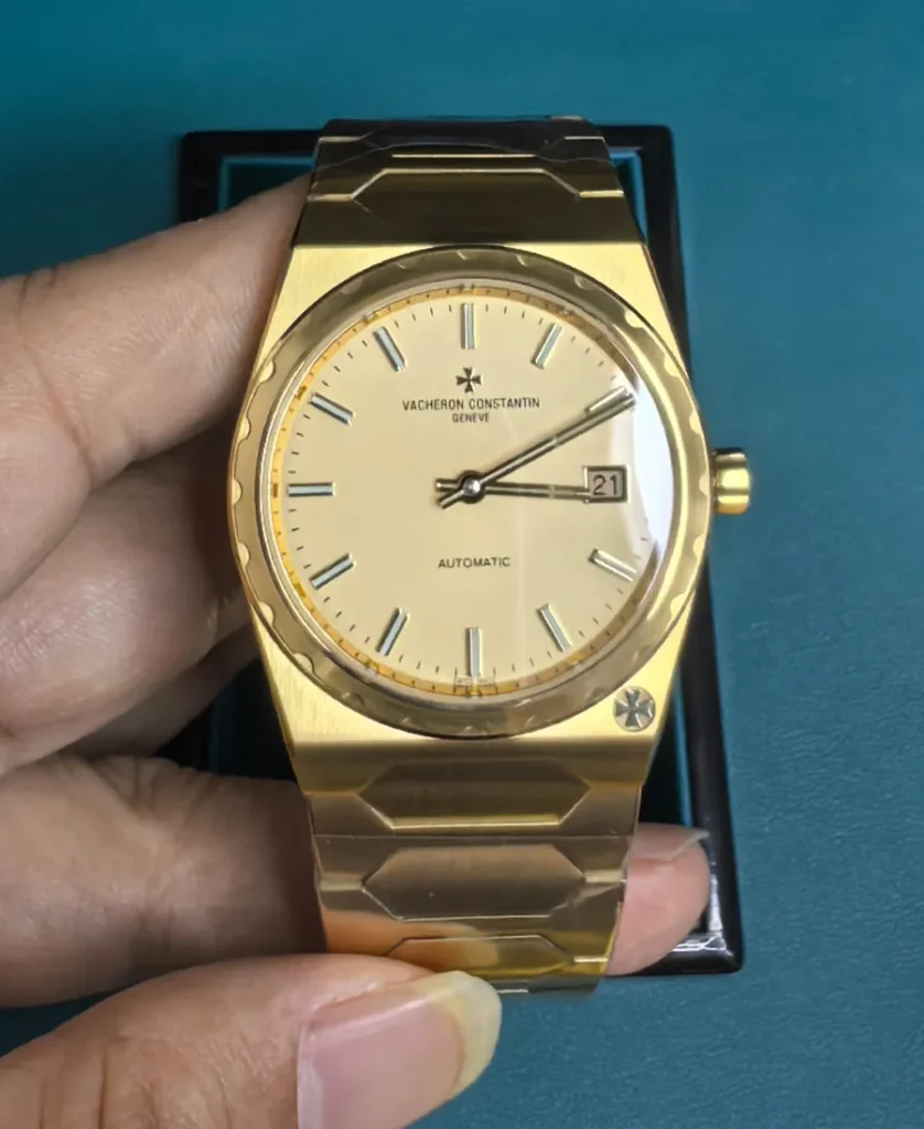 Vacheron Constantin Historiques 222 super clone in yellow gold — crisp front portrait showing integrated bracelet and dial layout.