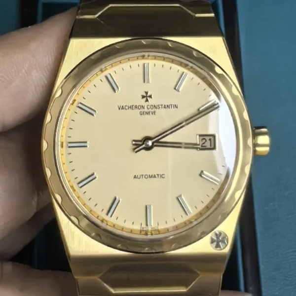 Vacheron Constantin Historiques 222 super clone in yellow gold — crisp front portrait showing integrated bracelet and dial layout.