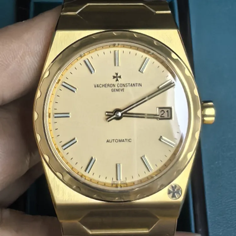 Vacheron Constantin Historiques 222 super clone in yellow gold — crisp front portrait showing integrated bracelet and dial layout.