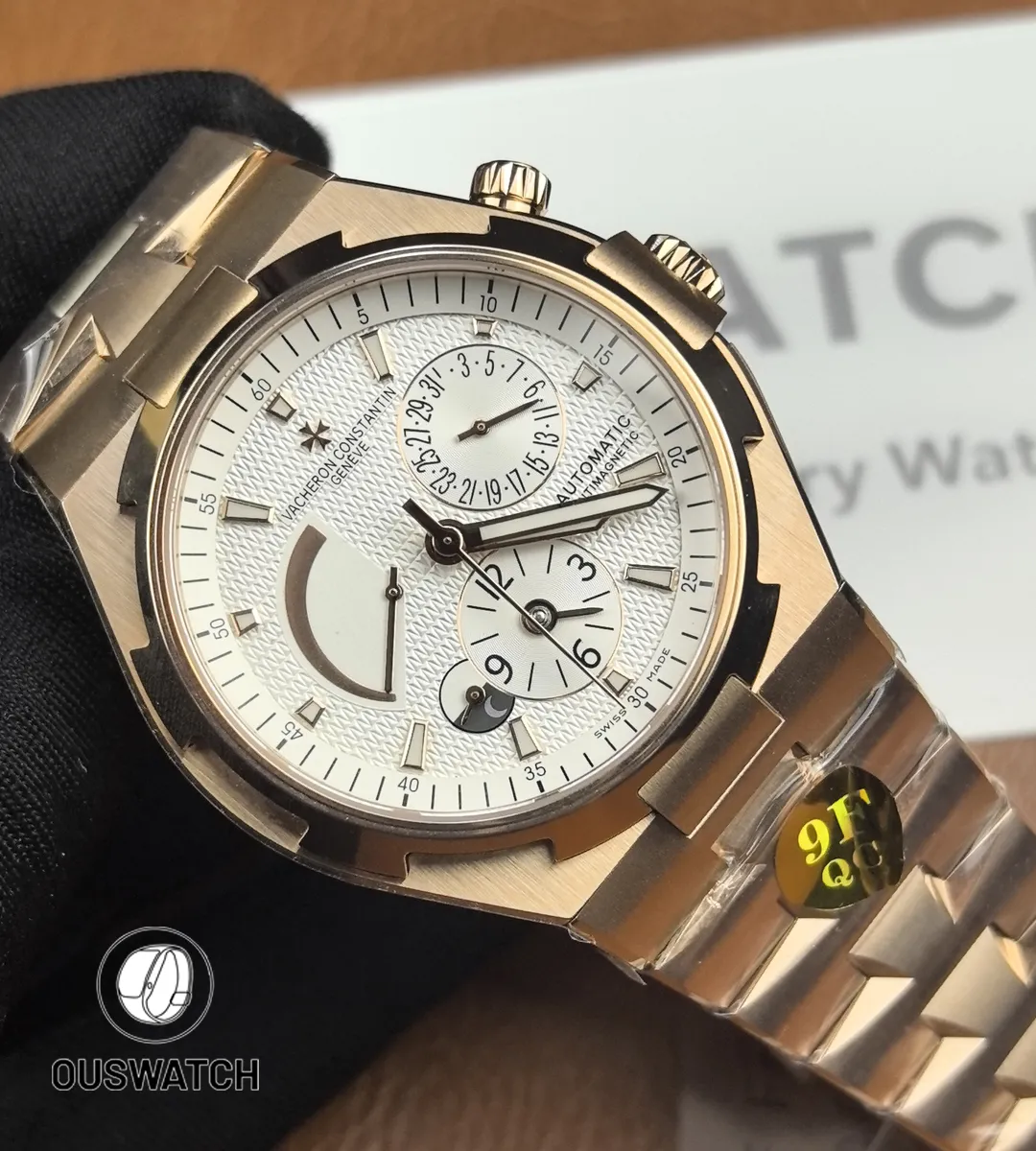 130° panoramic composition of the 47450 showcasing case curvature, bezel geometry and bracelet flow