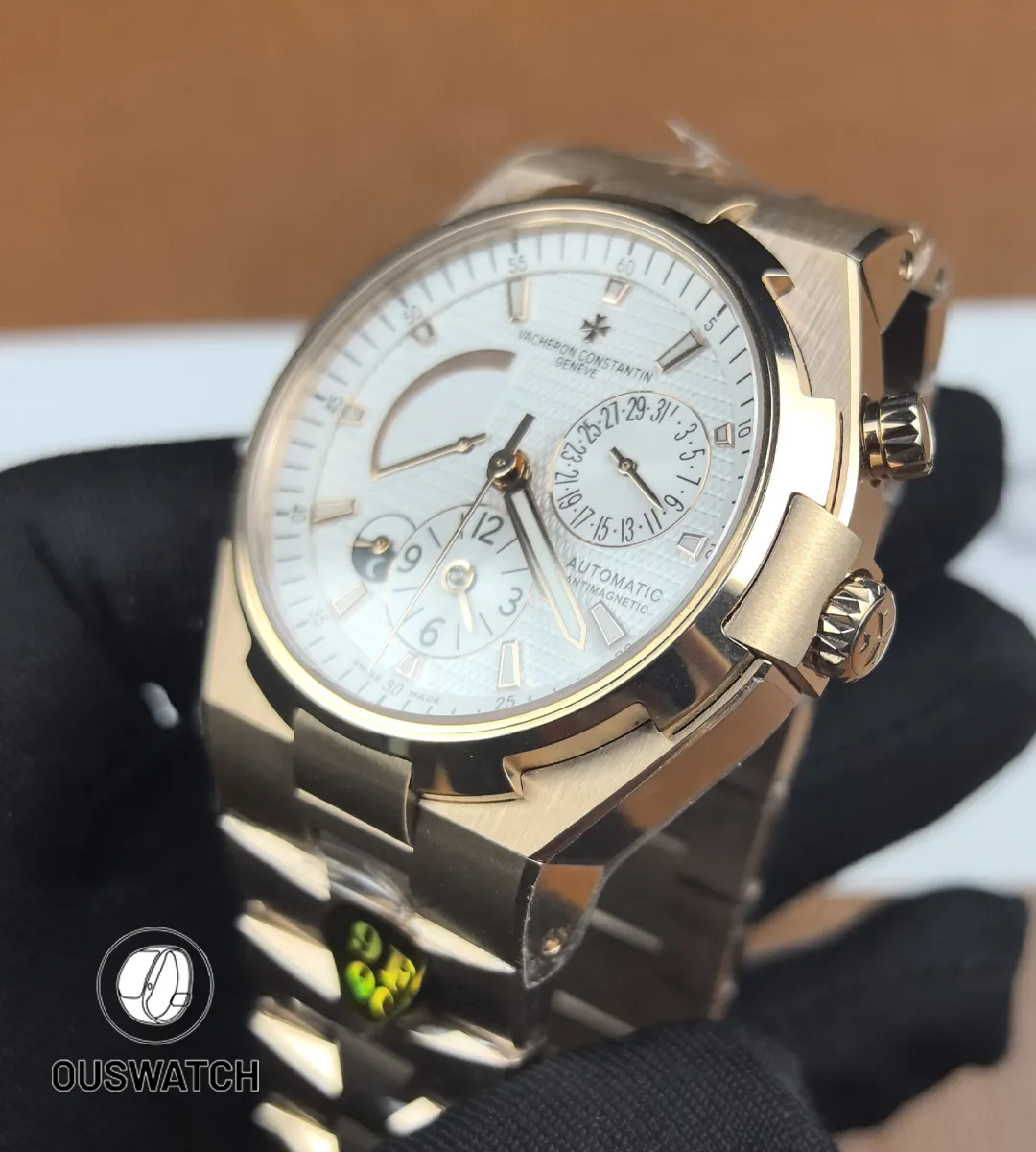 75° angled shot focusing on the white dial and bezel interaction, showing depth of the dial layers.