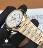 Tight close-up where the bezel meets the bracelet, revealing finishing contrasts and chamfered edges.