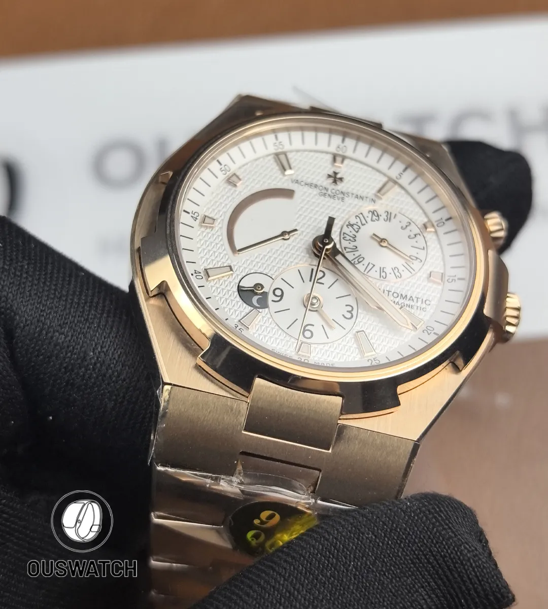 Detailed shot of the lug area showing how the bracelet integrates seamlessly into the case profile.