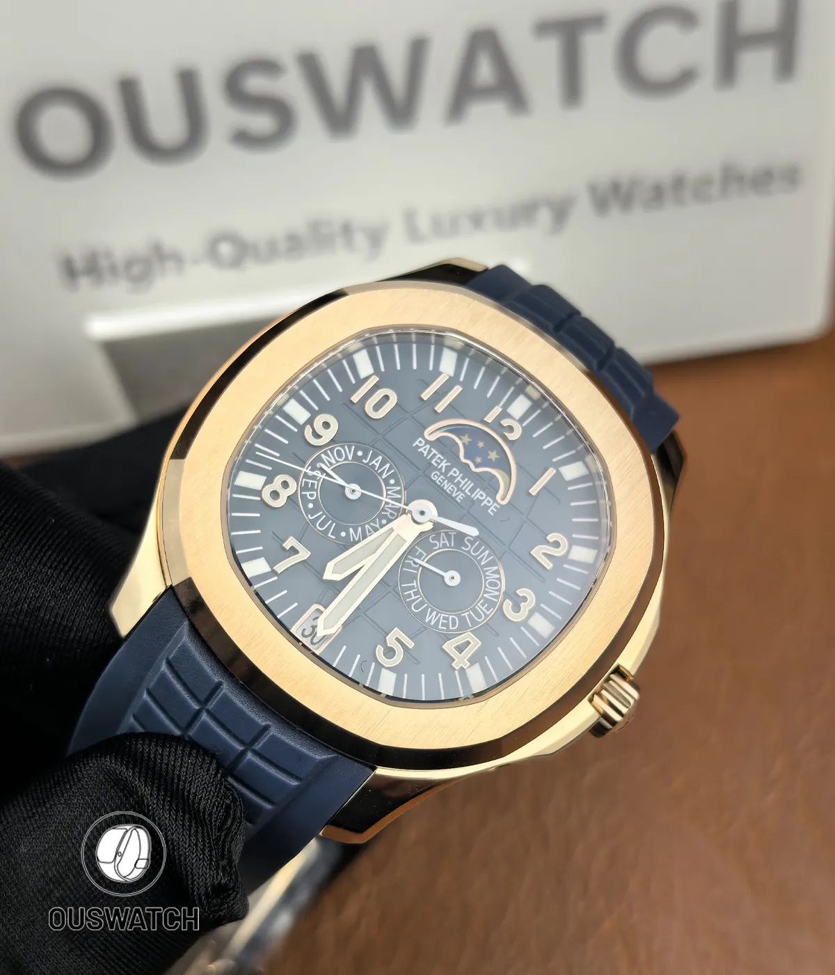 Upward 45-degree perspective of the Aquanaut 5261R-001, emphasizing the curvature of the case, luminous dial details, and overall depth of finishing.