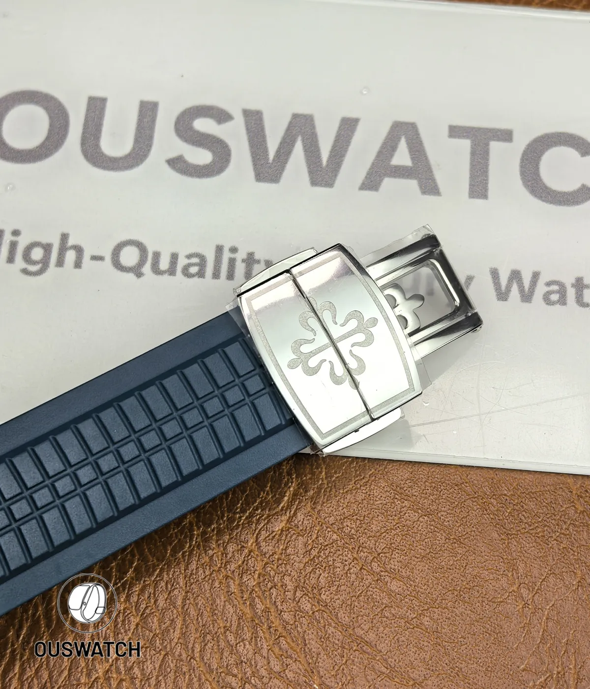 Folding clasp of the Aquanaut Travel Time 5164G-001 shown closed, illustrating clasp geometry and stamped details.