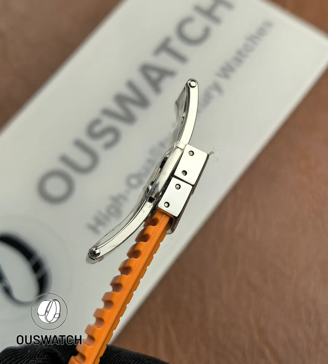 Side view of the folding clasp on the Patek Philippe Aquanaut Chronograph 5968A-001, engraved with the Calatrava cross and polished for a refined sporty finish.