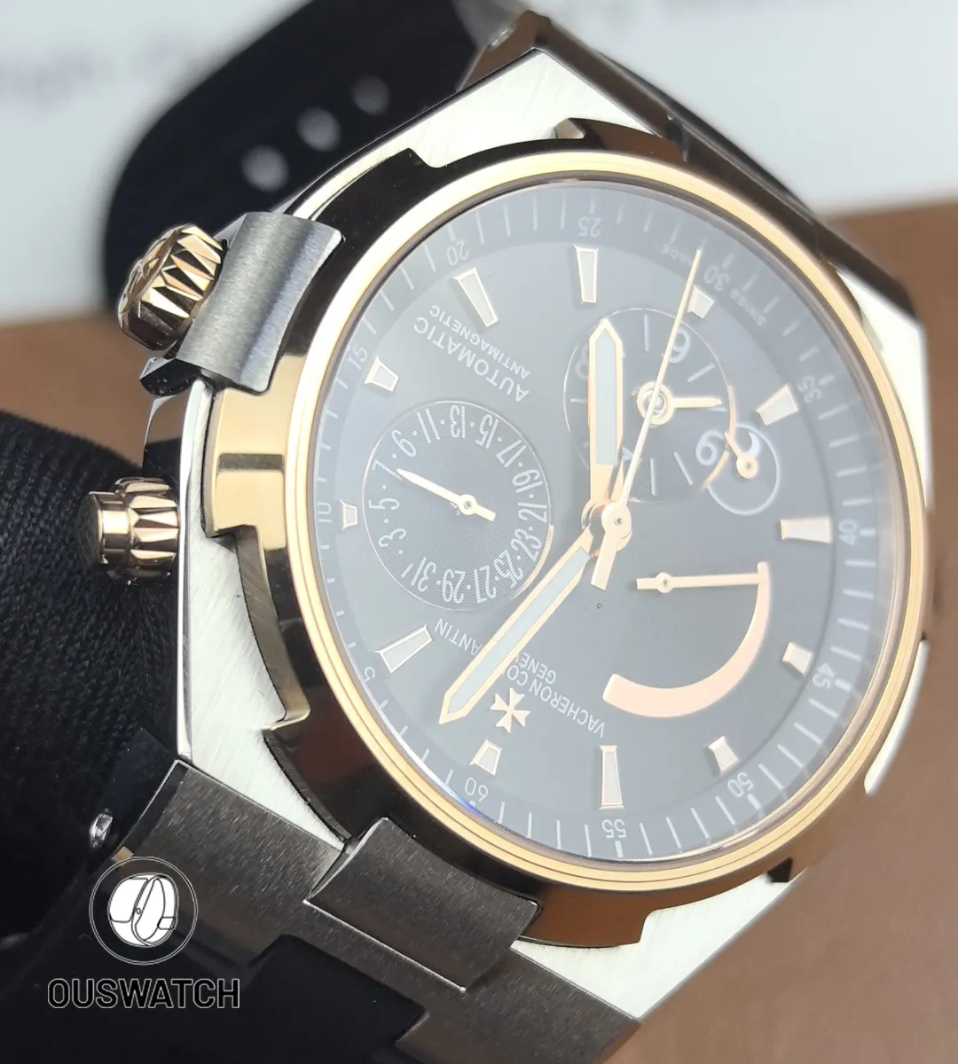 Close composition of the bezel edge and dial elements, highlighting numerals, texture and bezel-to-case join.