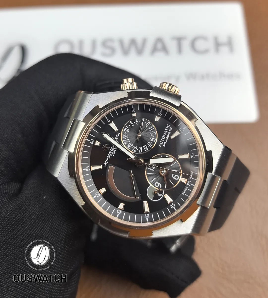 Macro of the dual-time dial showing the secondary time indicator, applied indices and subtle dial grain.