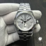 Studio front view of the Overseas Dual Time 7900V/110A-B333 highlighting handset geometry and dial balance.