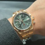 Wrist shot of the Overseas Dual Time 7920V/210R-B965 in rose gold, illustrating scale and wearability.