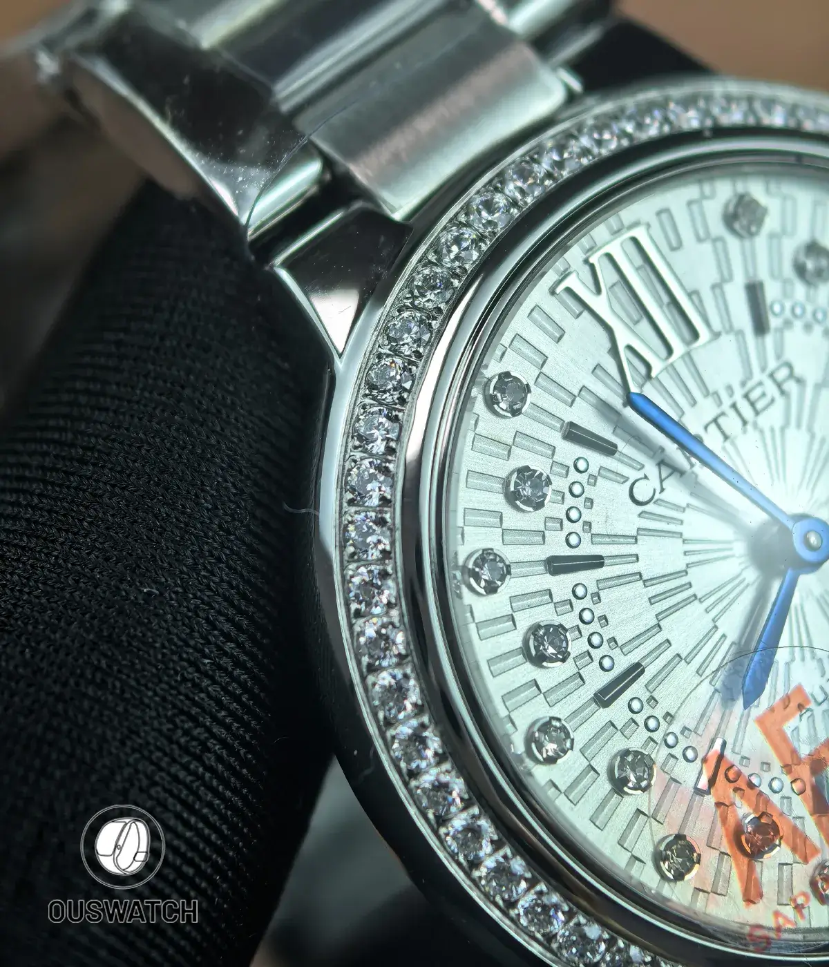 Image highlighting bezel craftsmanship and the bezel-to-case junction on the Ballon Bleu 33mm.