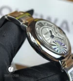 Side view showing the stainless steel case profile and case finishing of the Ballon Bleu.