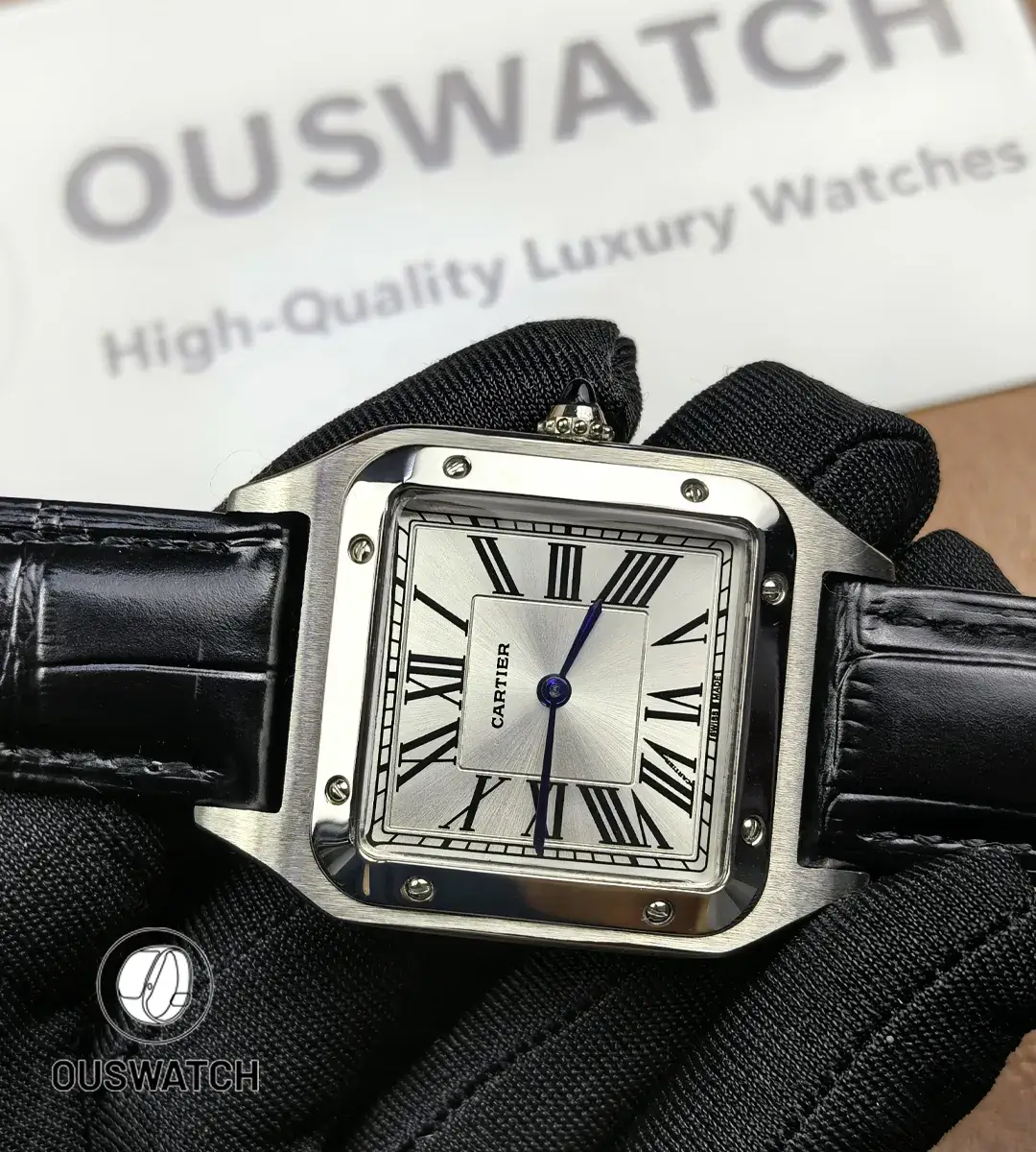 Horizontal (180°) view showing the full case and strap layout.