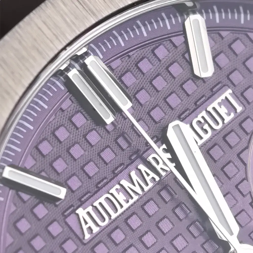 QC Dial Logo Close Up Detail