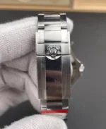Close-up of the Rolex Yacht-Master 126622 Oyster bracelet articulation and clasp construction detail.