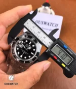 Dial diameter measurement of Rolex Submariner 41mm, presenting the watch face proportion and visible dial size