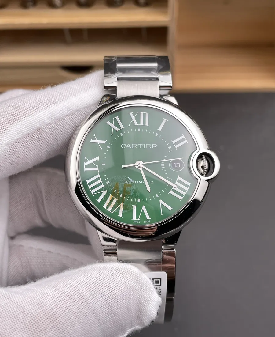 cartier-ballon-bleu-wsbb0071-green-dial-front Front view of the Cartier Ballon Bleu WSBB0071 with 40mm stainless steel case and dark green sunray dial.