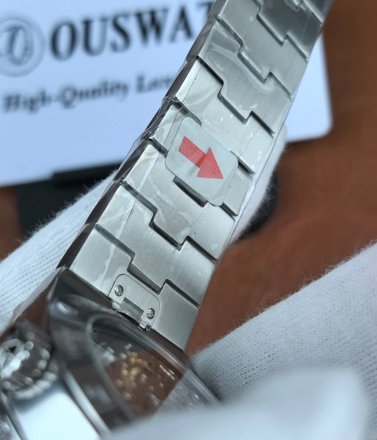 Inner bracelet structure display of the Vacheron Constantin 6000V/210T-H179 watch.